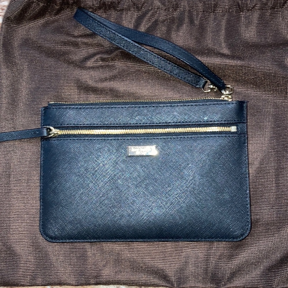 Black wristlet